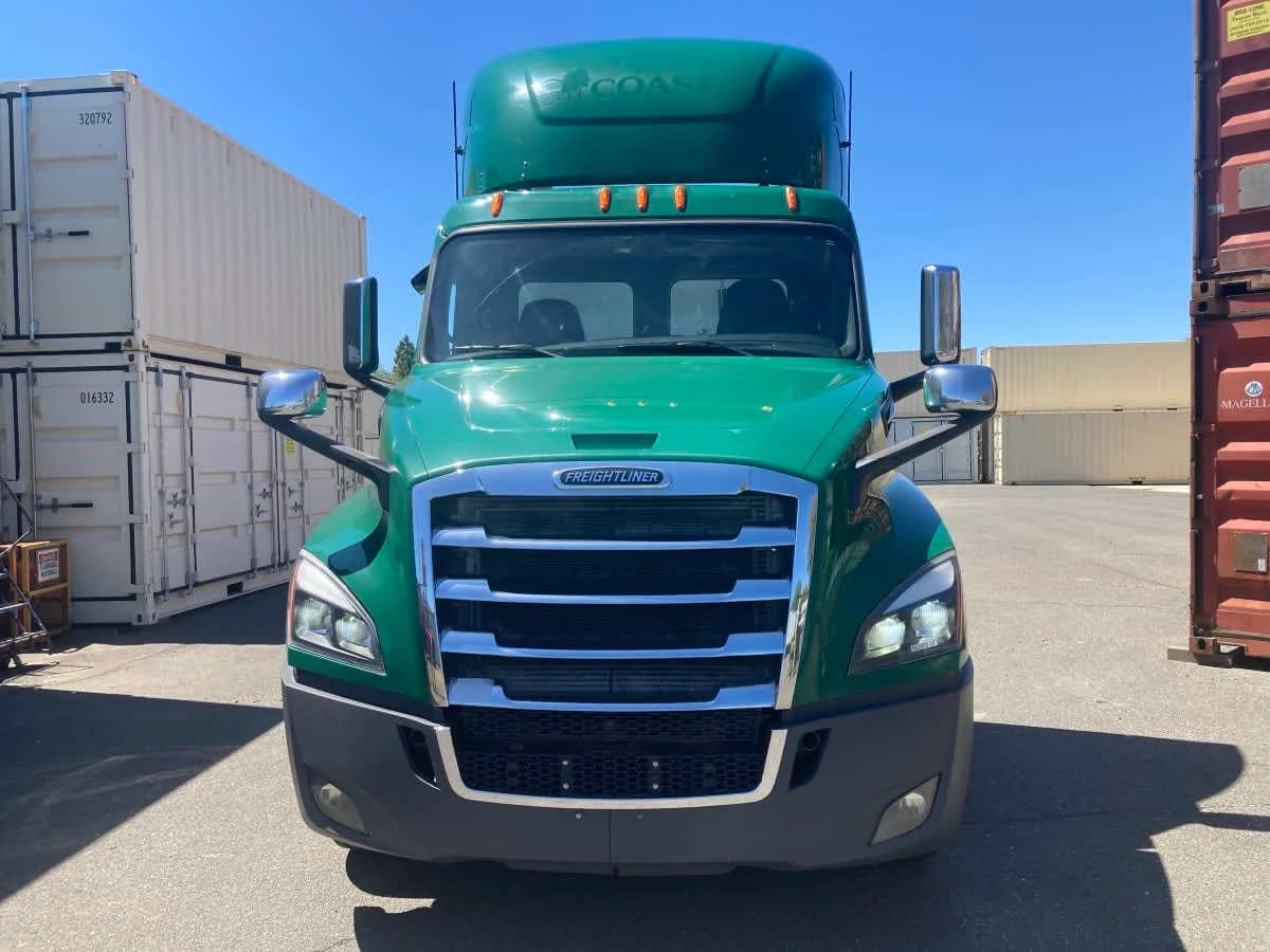 2019 Freightliner Cascadia in Springfield, MA — photo 2