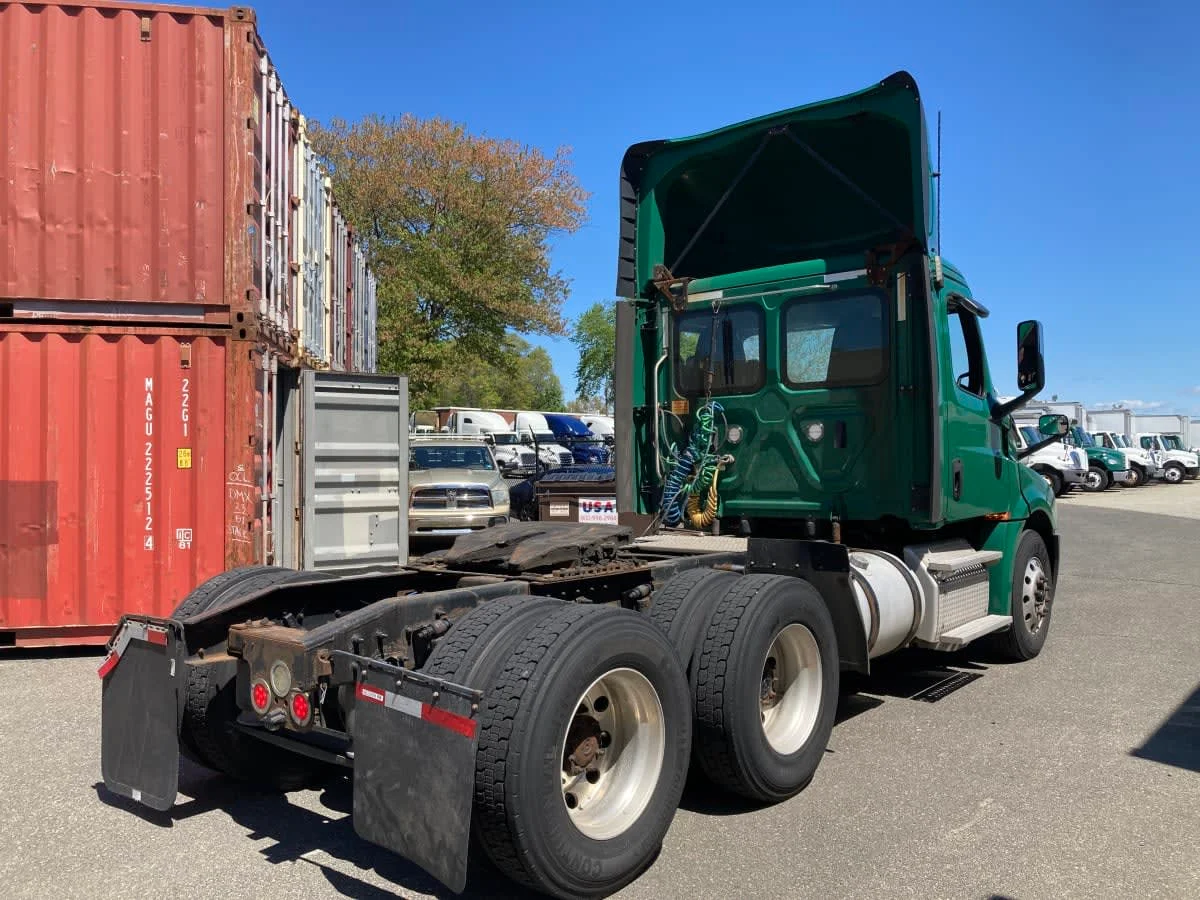 2019 Freightliner Cascadia in Springfield, MA — photo 4