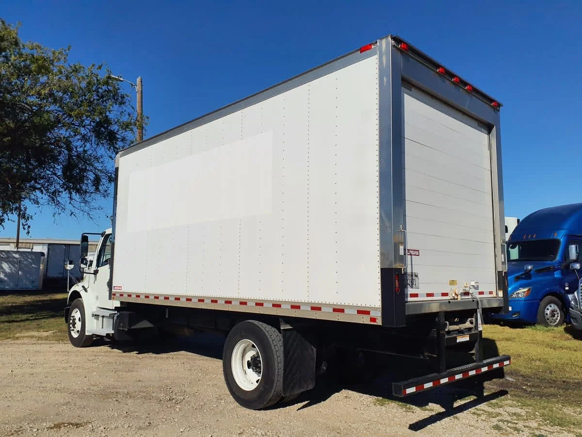 2018 Freightliner M2 106 - image 6