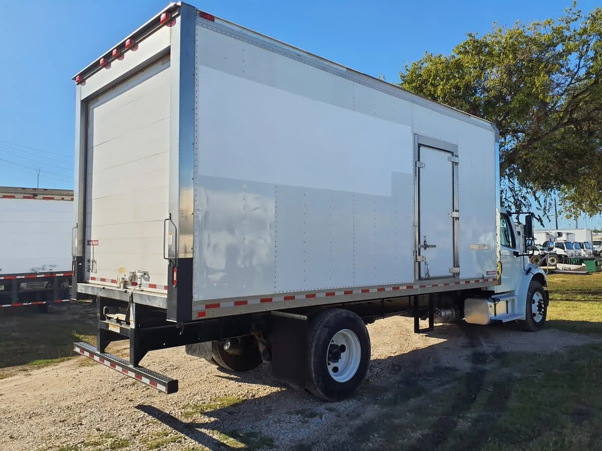 2018 Freightliner M2 106 in Converse, TX — photo 4