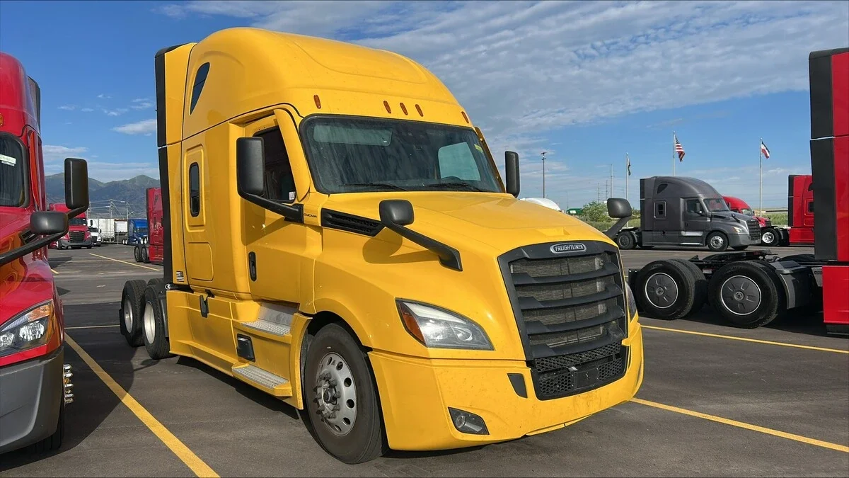 2025 Freightliner Cascadia — photo 2