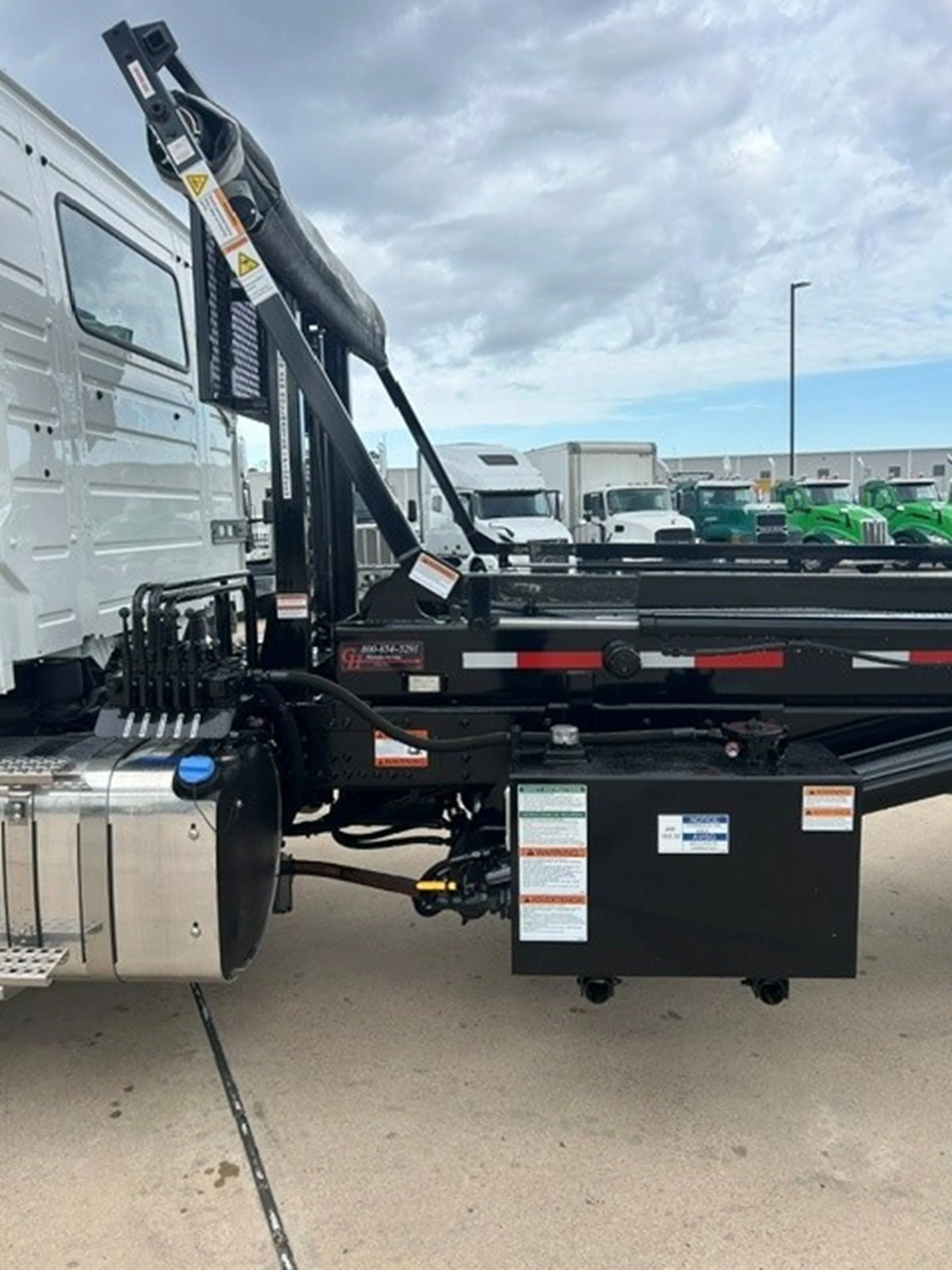 2026 Volvo VHD 300 in Austin, TX — photo 14