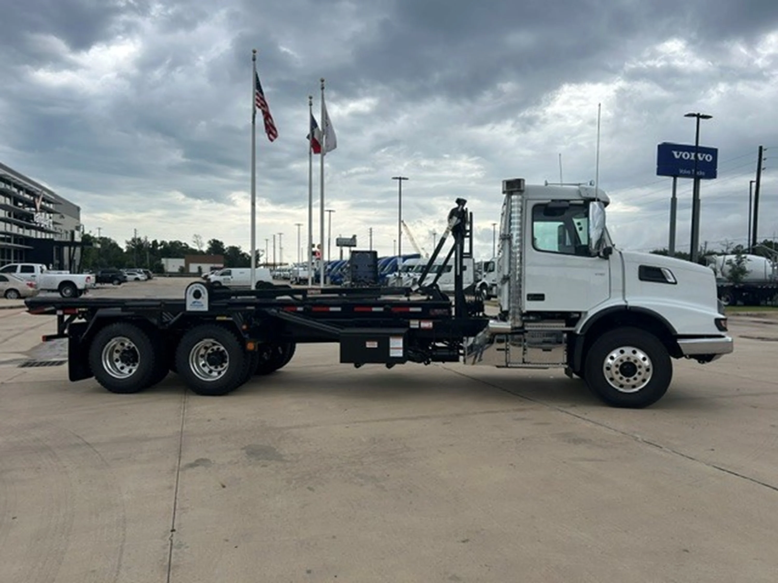 2026 Volvo VHD 300 in Austin, TX — photo 10