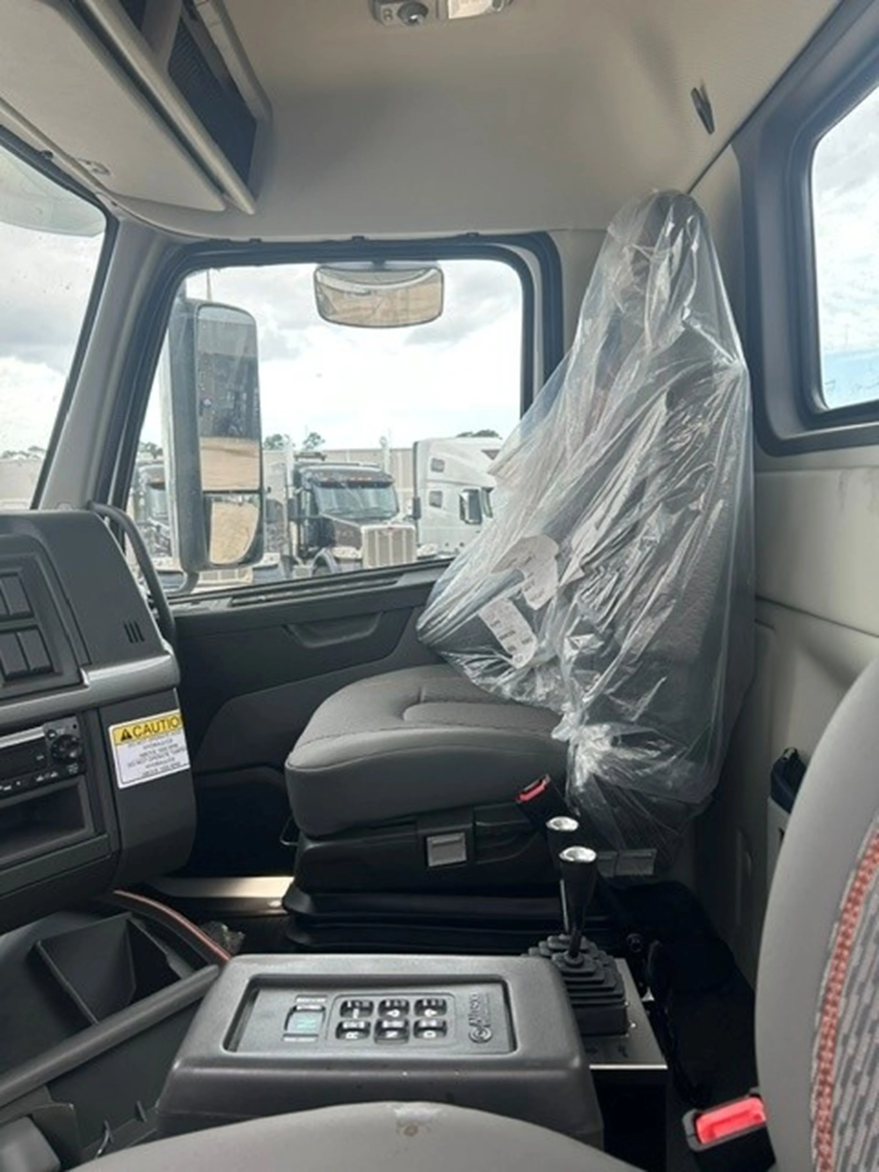 2026 Volvo VHD 300 in Austin, TX — photo 17