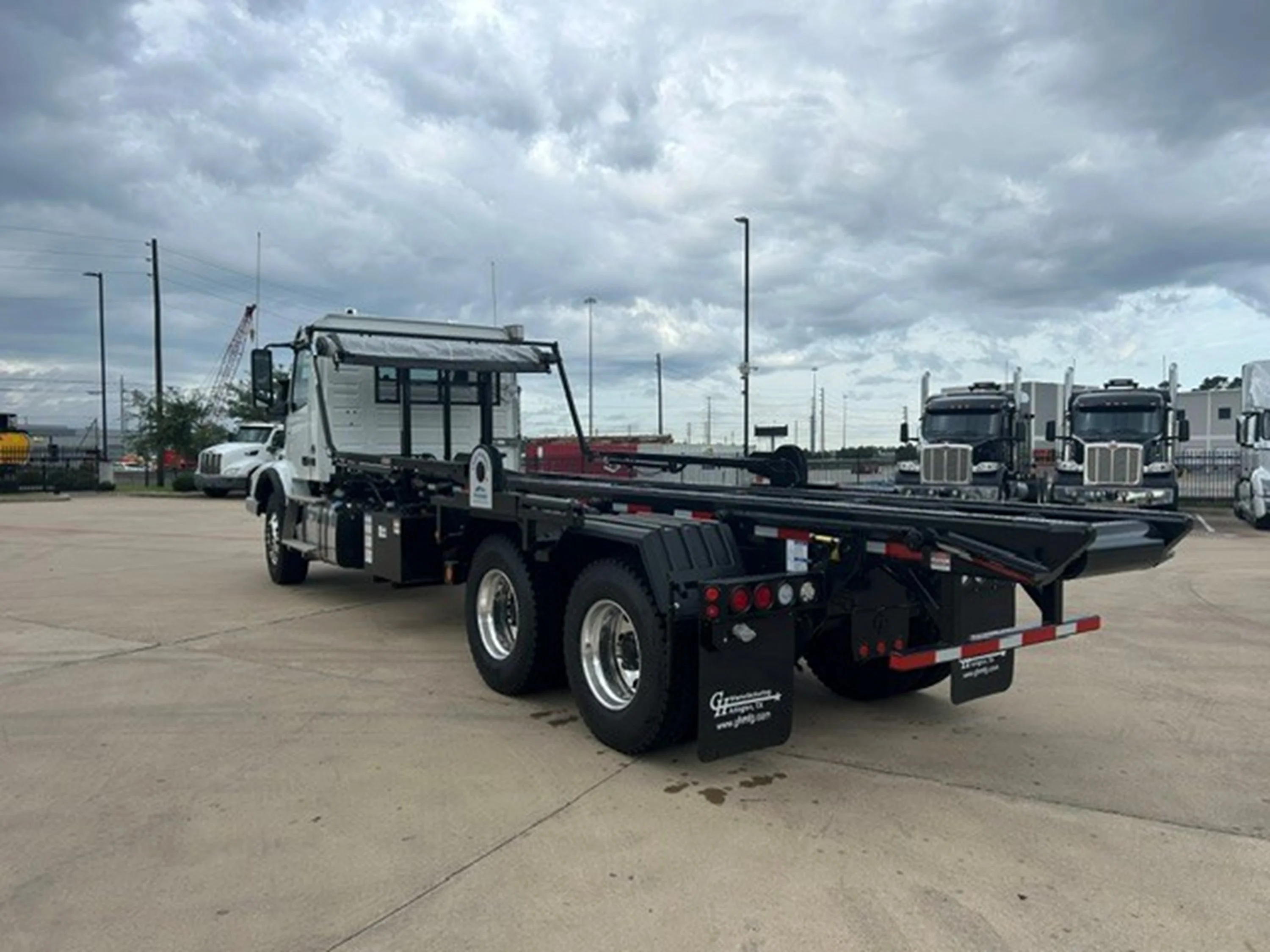 2026 Volvo VHD 300 in Austin, TX — photo 13