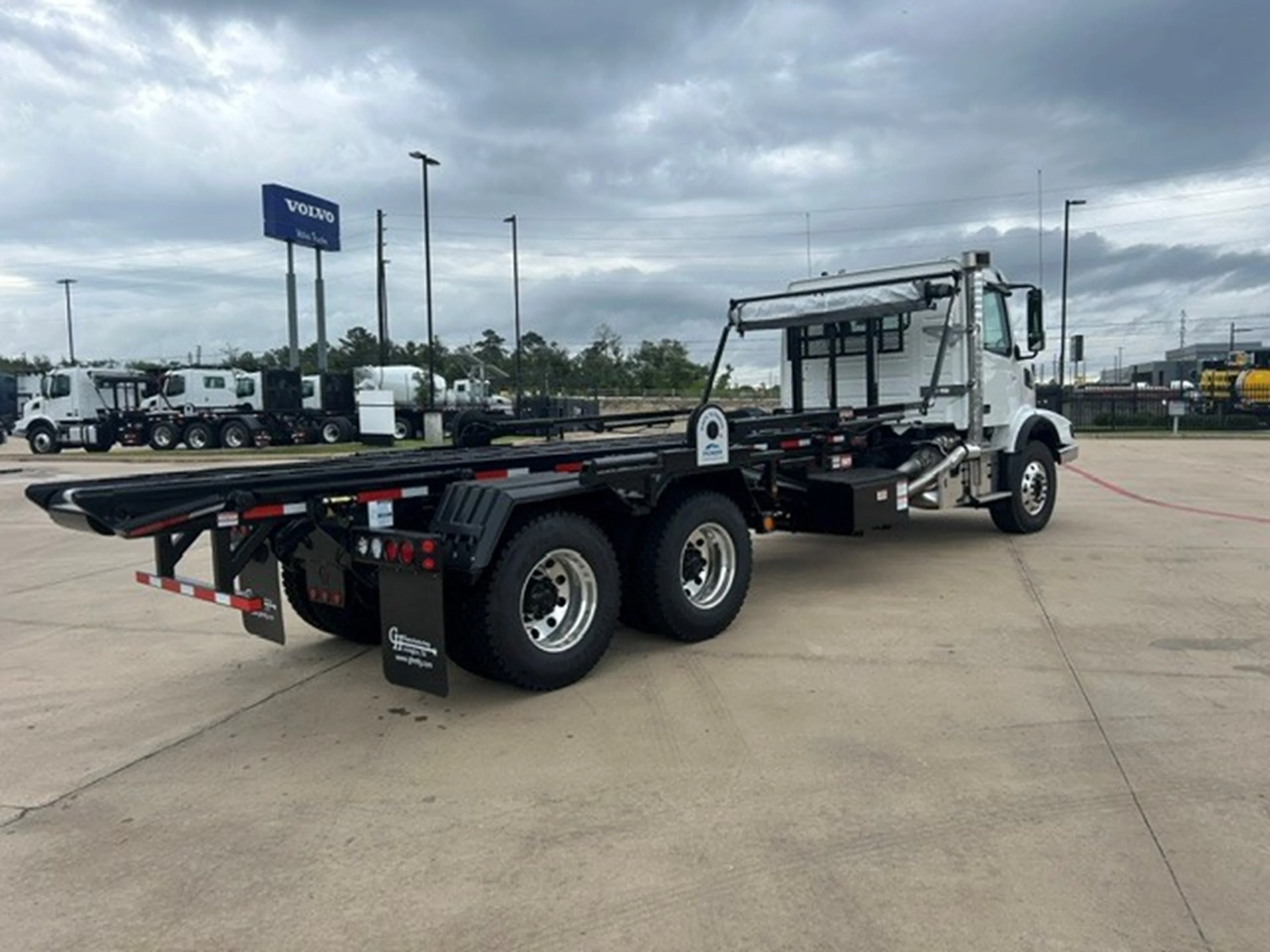 2026 Volvo VHD 300 in Austin, TX — photo 11
