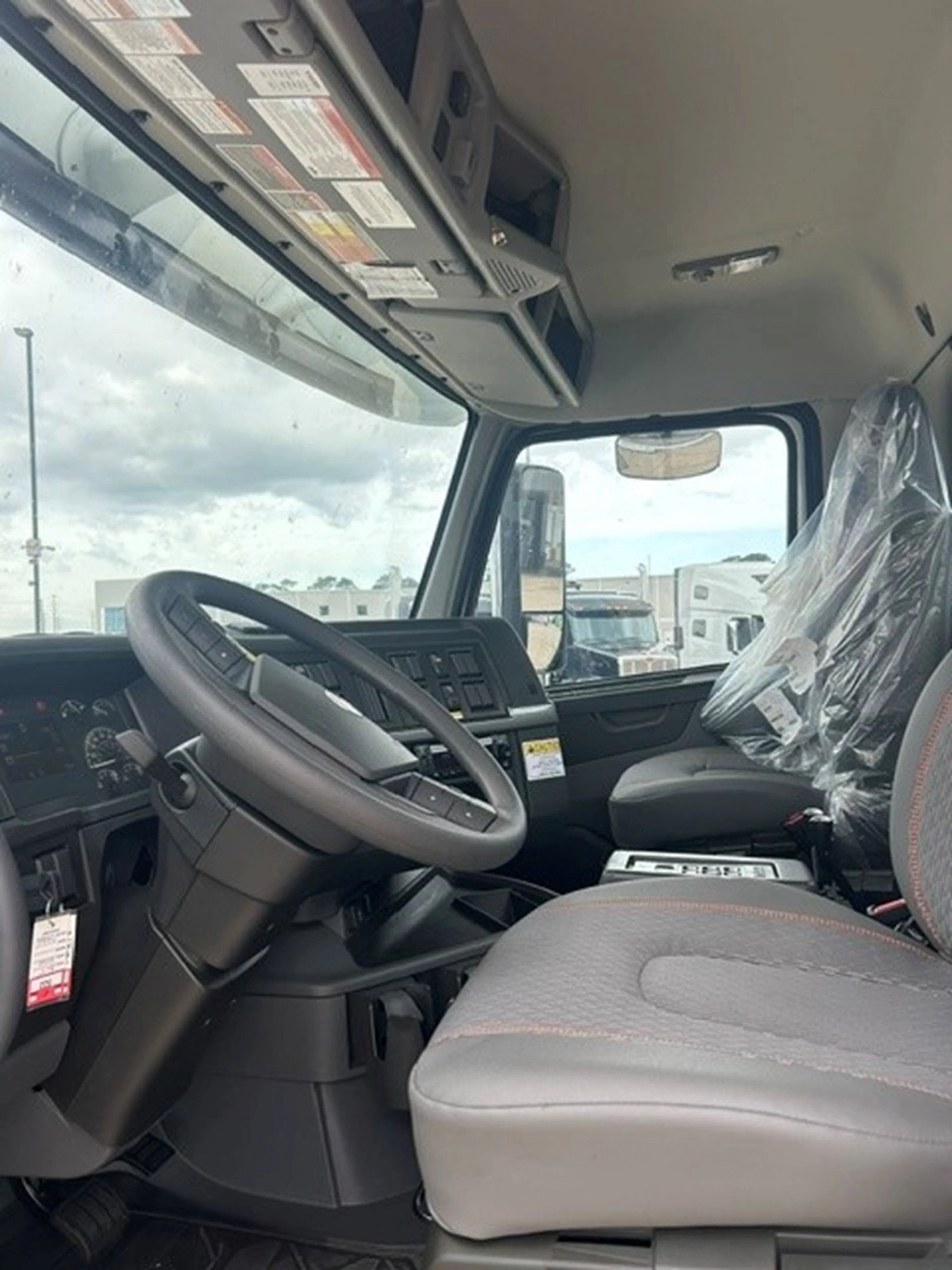 2026 Volvo VHD 300 in Austin, TX — photo 15