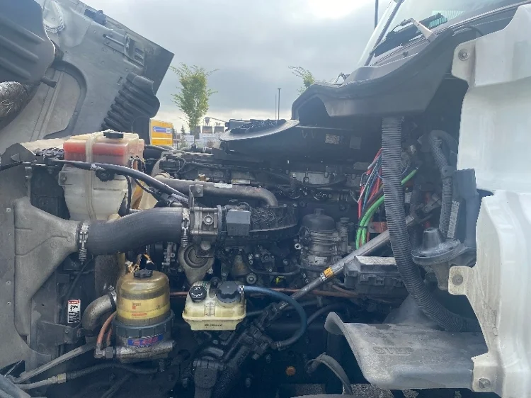 2016 Freightliner Cascadia in Everett, WA — photo 9