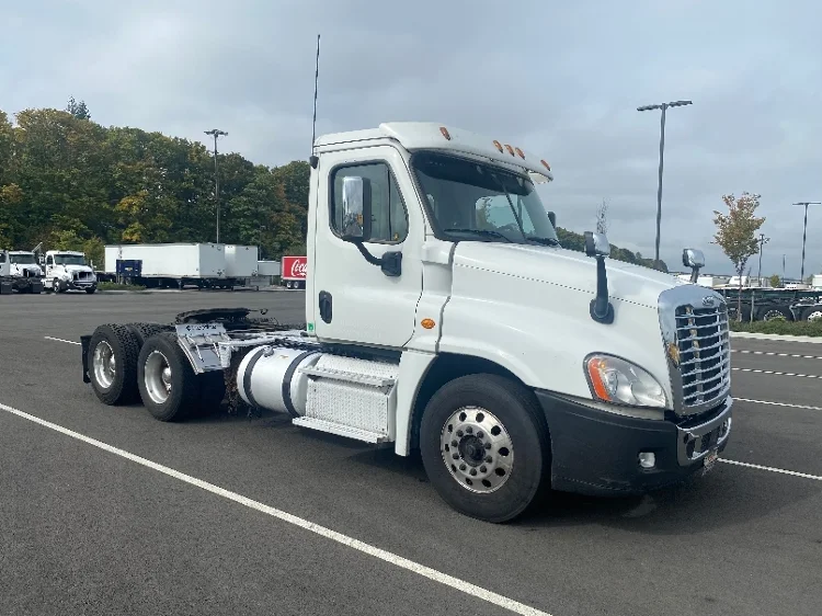 2016 Freightliner Cascadia in Everett, WA