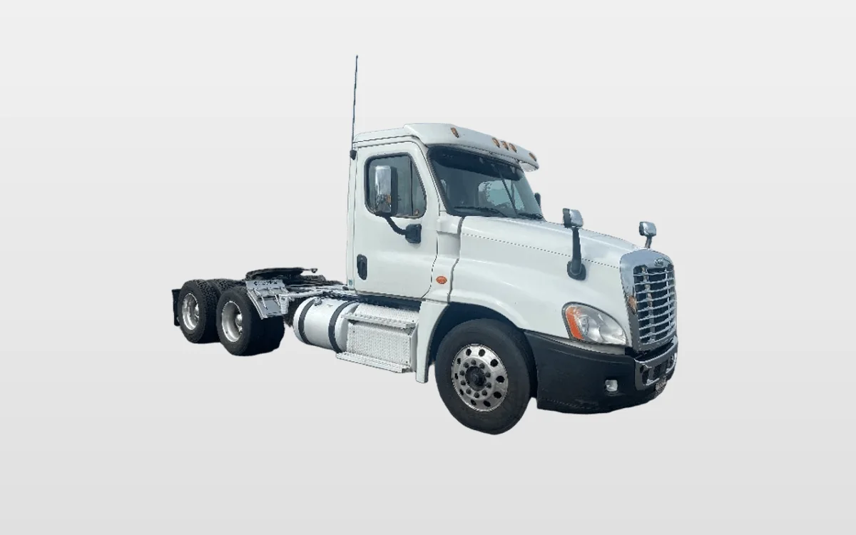 2016 Freightliner Cascadia - image 1