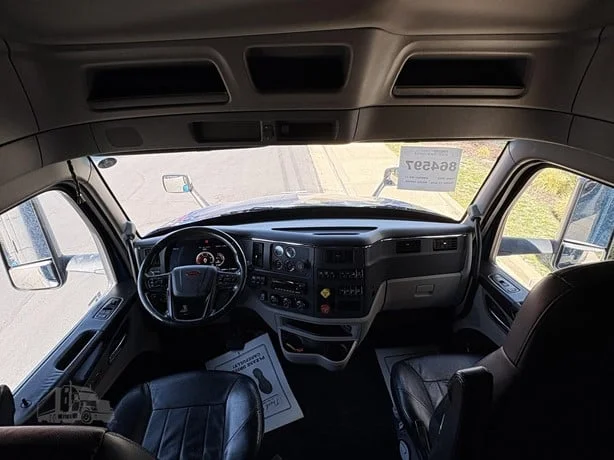 2023 Peterbilt 579 in Salt Lake City, UT — photo 14