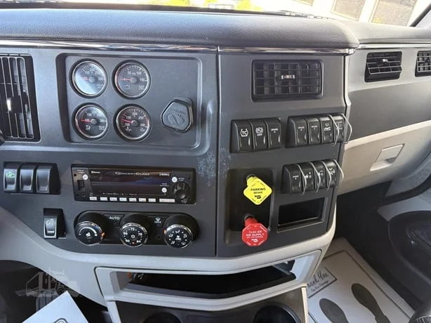 2023 Peterbilt 579 in Salt Lake City, UT — photo 13