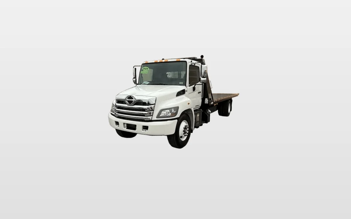 2025 Hino L7 - image 1