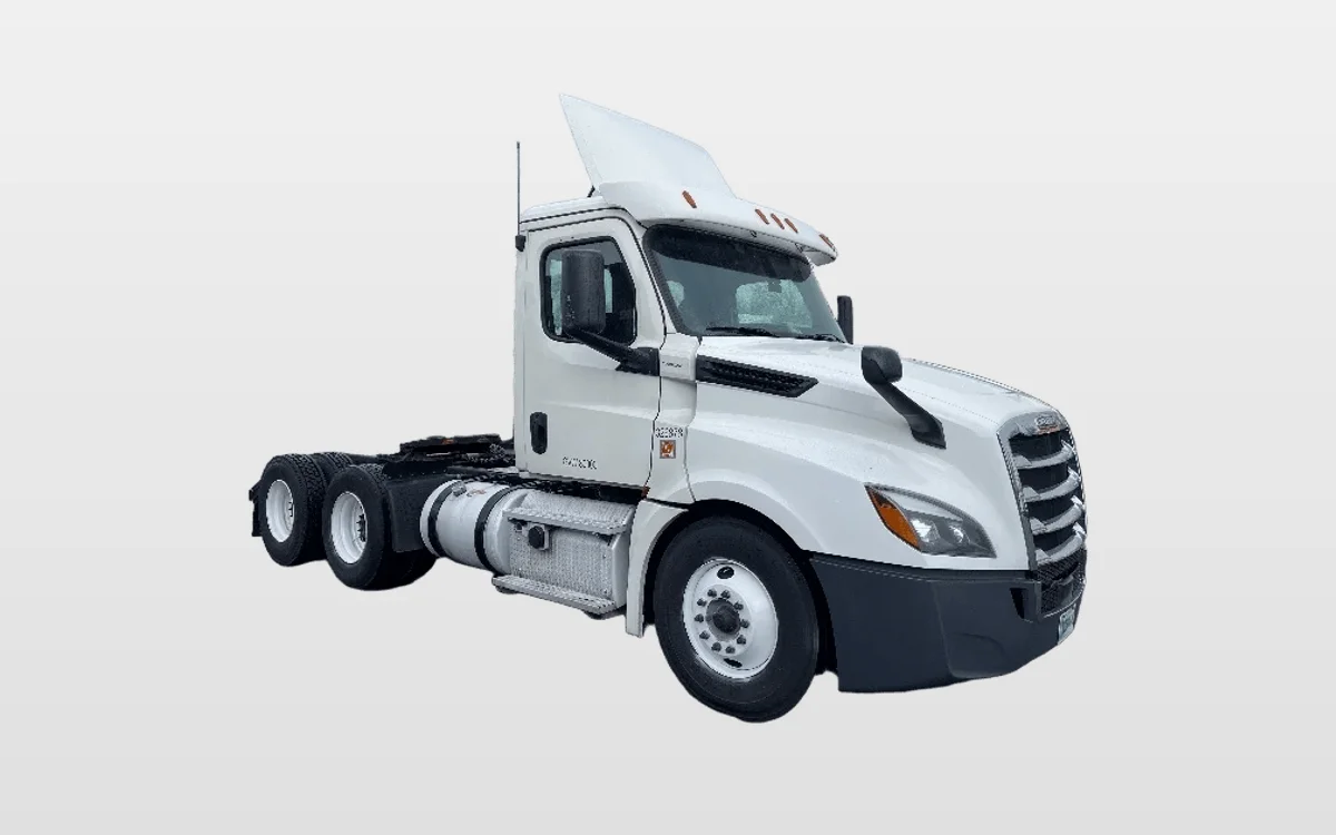 2019 Freightliner Cascadia - image 1