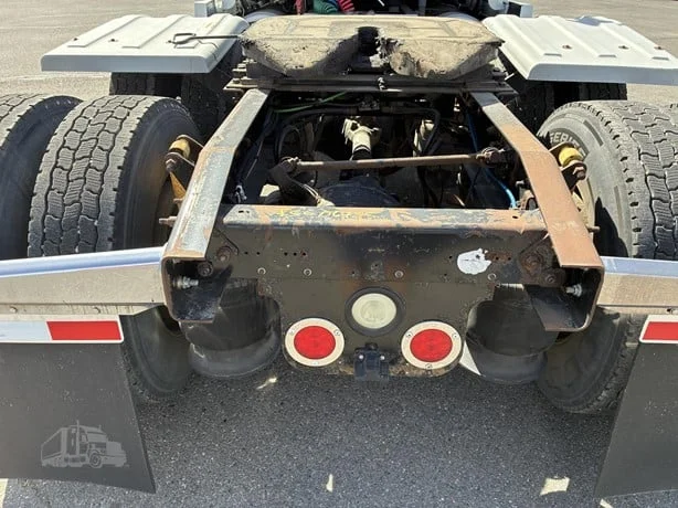 2015 Freightliner Cascadia - image 21