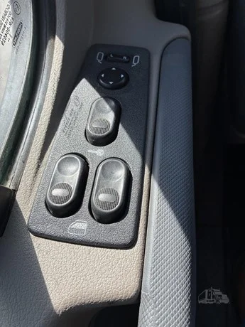 2015 Freightliner Cascadia - image 35