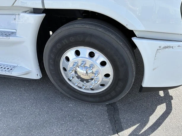 2015 Freightliner Cascadia - image 27