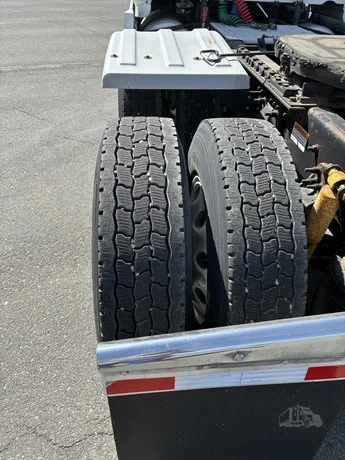 2015 Freightliner Cascadia - image 20