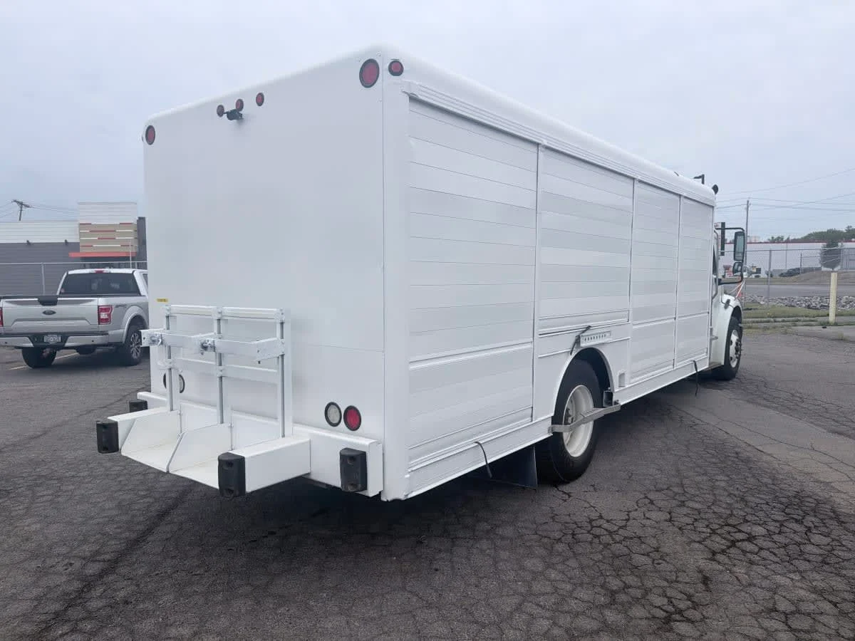 2019 Freightliner M2 106 in Syracuse, NY — photo 4