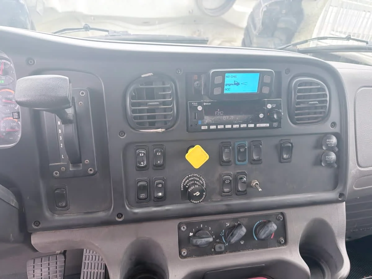 2019 Freightliner M2 106 in Syracuse, NY — photo 12