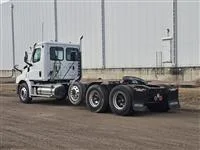 2025 Freightliner Cascadia in Sioux Falls, SD — photo 3