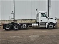 2025 Freightliner Cascadia in Sioux Falls, SD — photo 8
