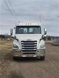 2025 Freightliner Cascadia in Sioux Falls, SD — photo 5