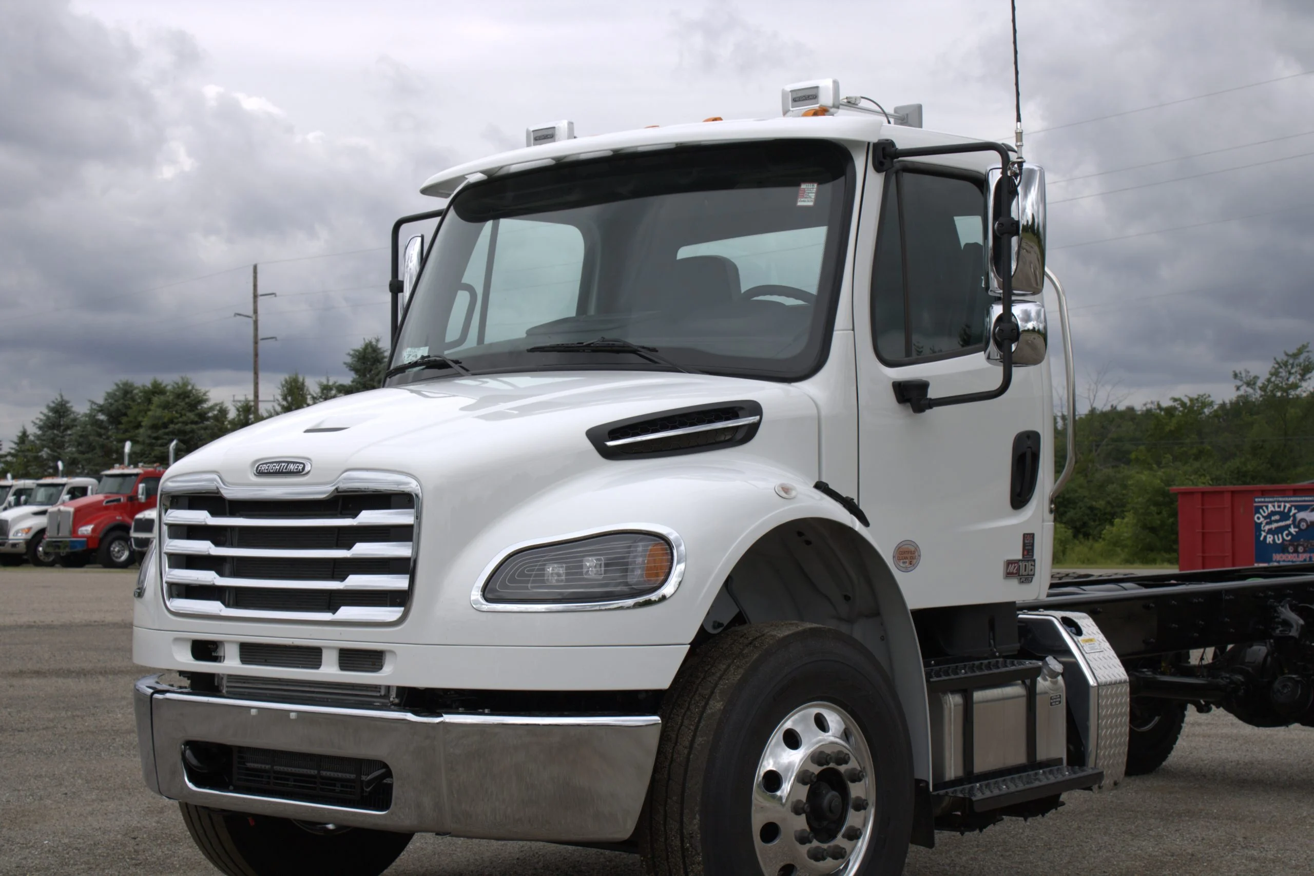 2027 Freightliner eM2 — photo 2