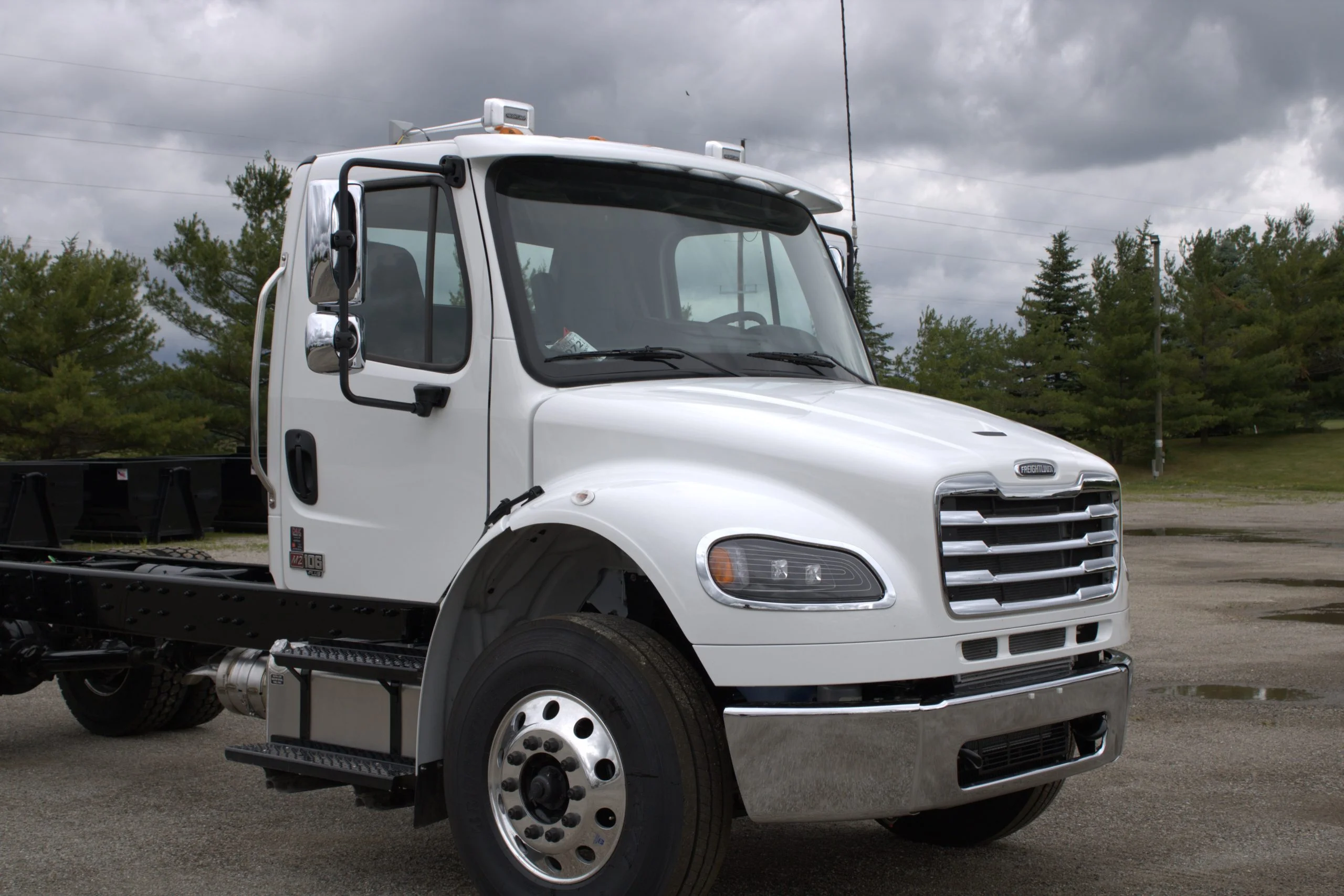 2027 Freightliner eM2 — photo 3