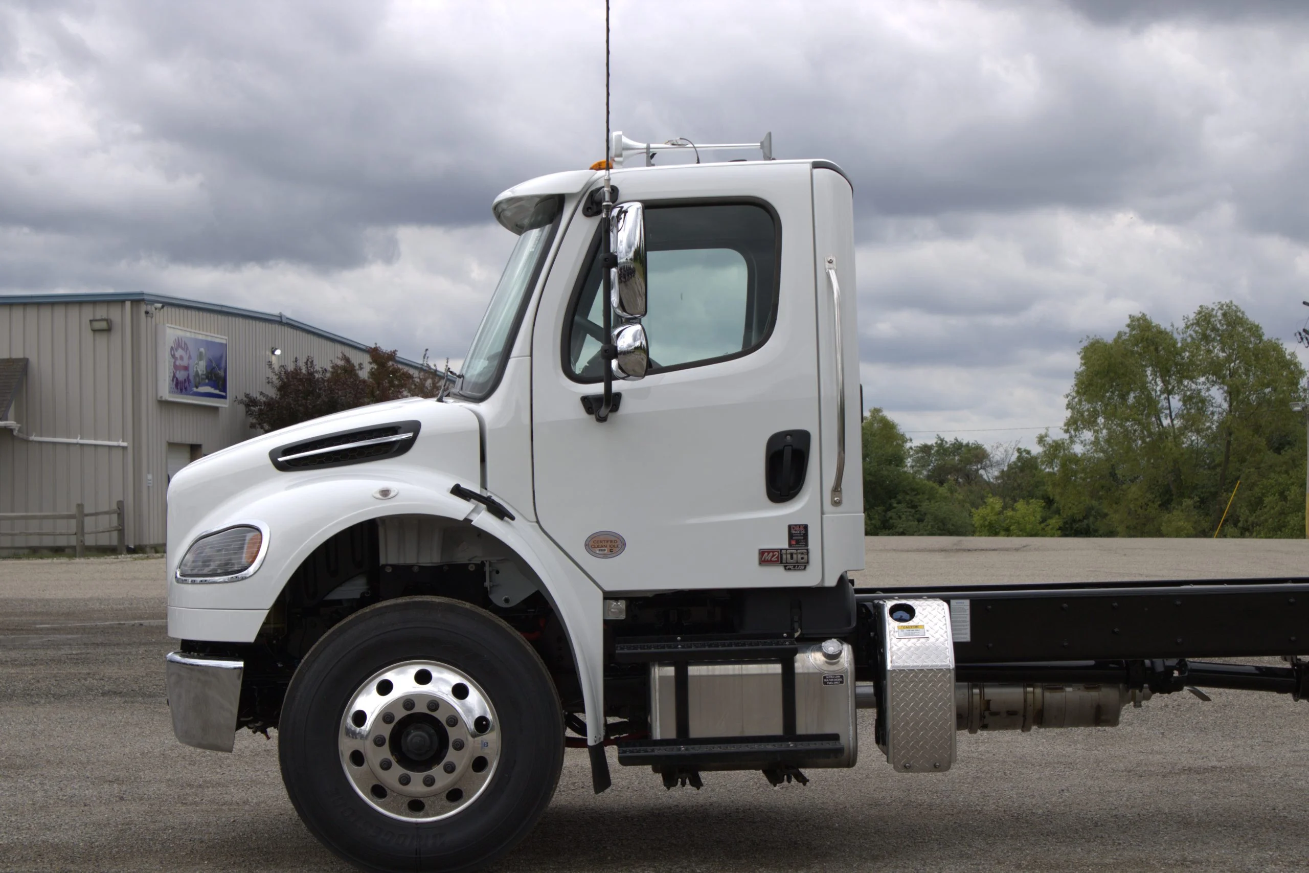 2027 Freightliner eM2 — photo 4
