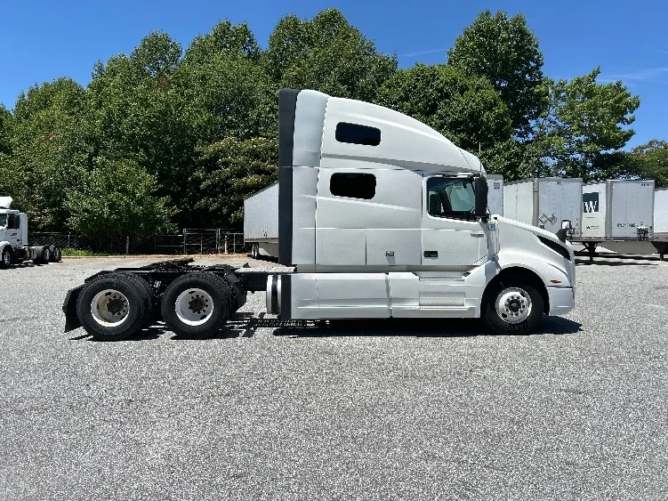 2023 Volvo VNL 760 in Greensboro, NC — photo 8