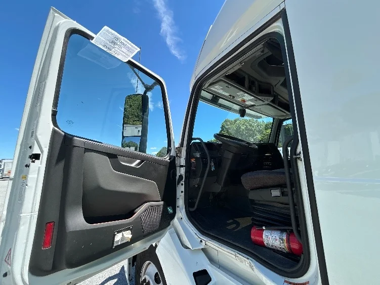 2023 Volvo VNL 760 in Greensboro, NC — photo 9