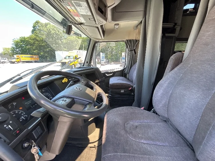 2023 Volvo VNL 760 in Greensboro, NC — photo 10