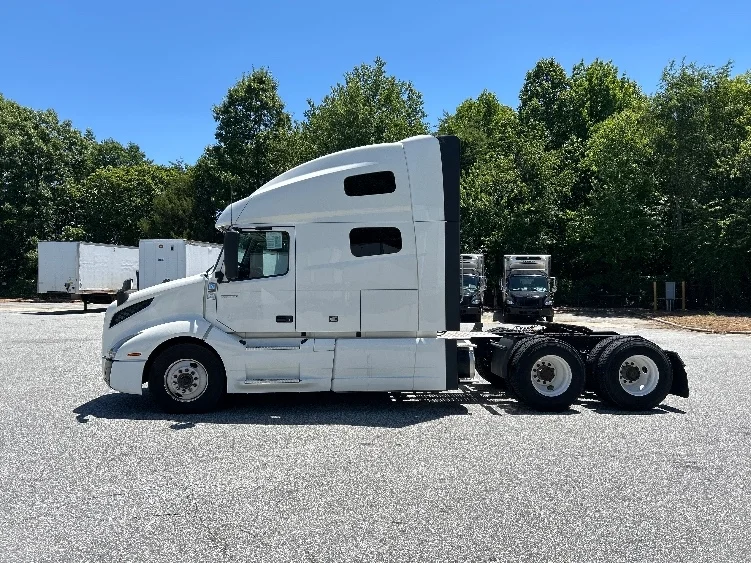 2023 Volvo VNL 760 in Greensboro, NC — photo 4