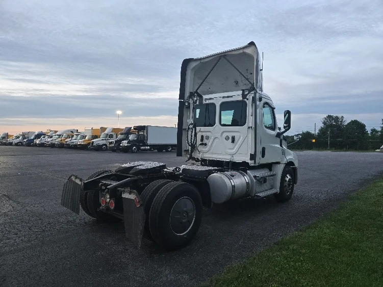 2019 Freightliner Cascadia in White Deer, PA — photo 7
