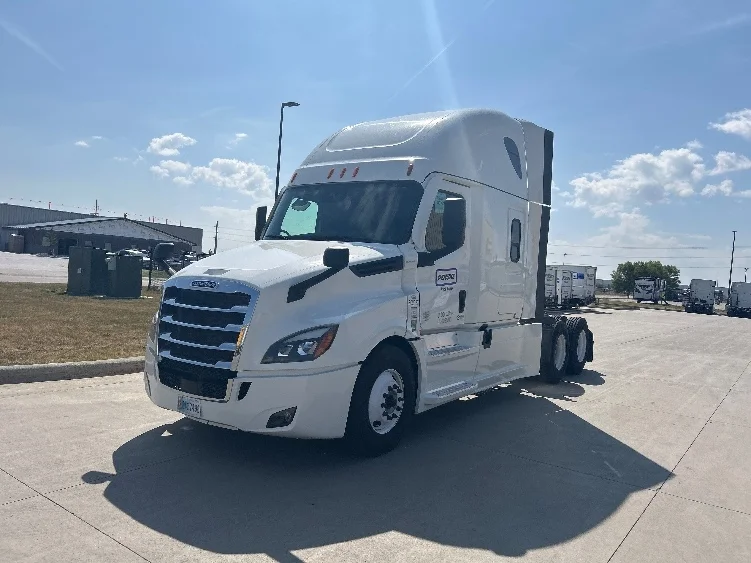 2024 Freightliner Cascadia in Brooklyn Park, MN — photo 3