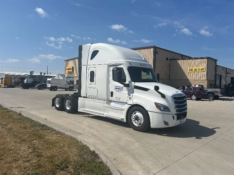 2024 Freightliner Cascadia in Brooklyn Park, MN — photo 9