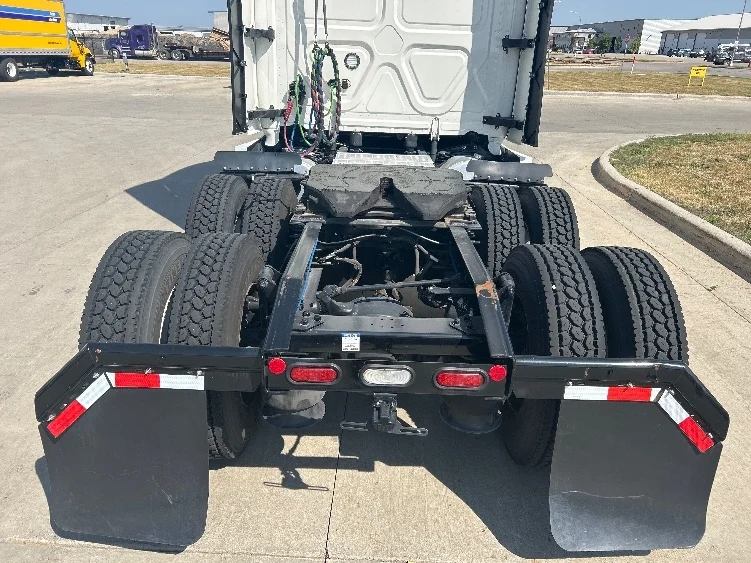 2024 Freightliner Cascadia in Brooklyn Park, MN — photo 6