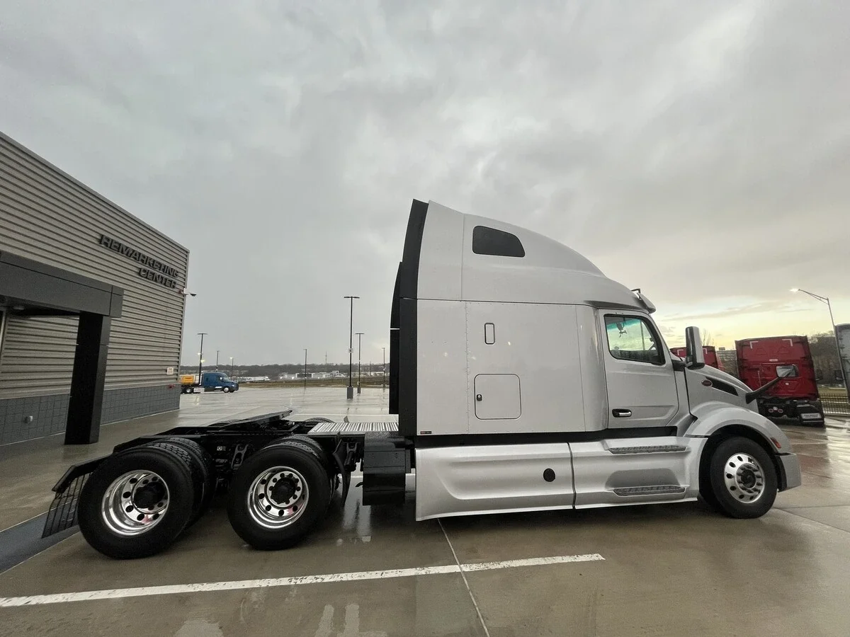 2023 Peterbilt 579 - image 11