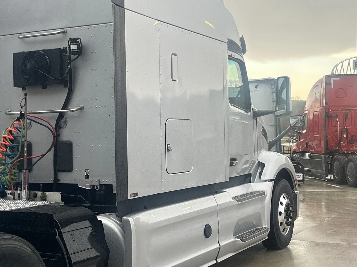 2023 Peterbilt 579 - image 10