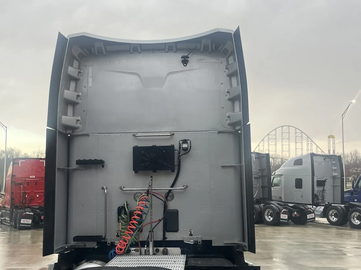 2023 Peterbilt 579 - image 8