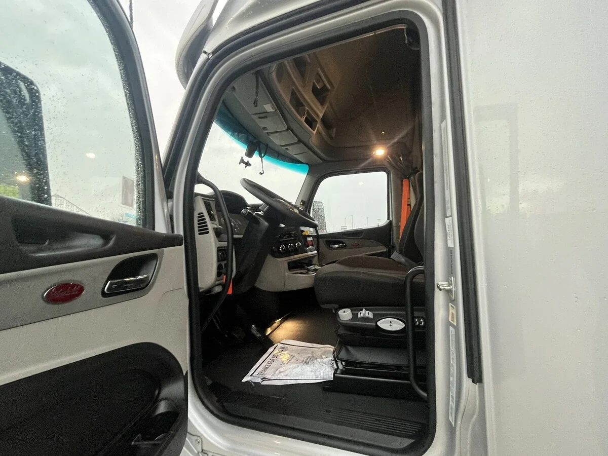 2023 Peterbilt 579 - image 17