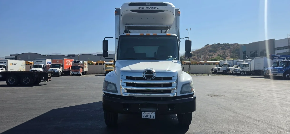 2020 Hino 268 in Torrance, CA — photo 2
