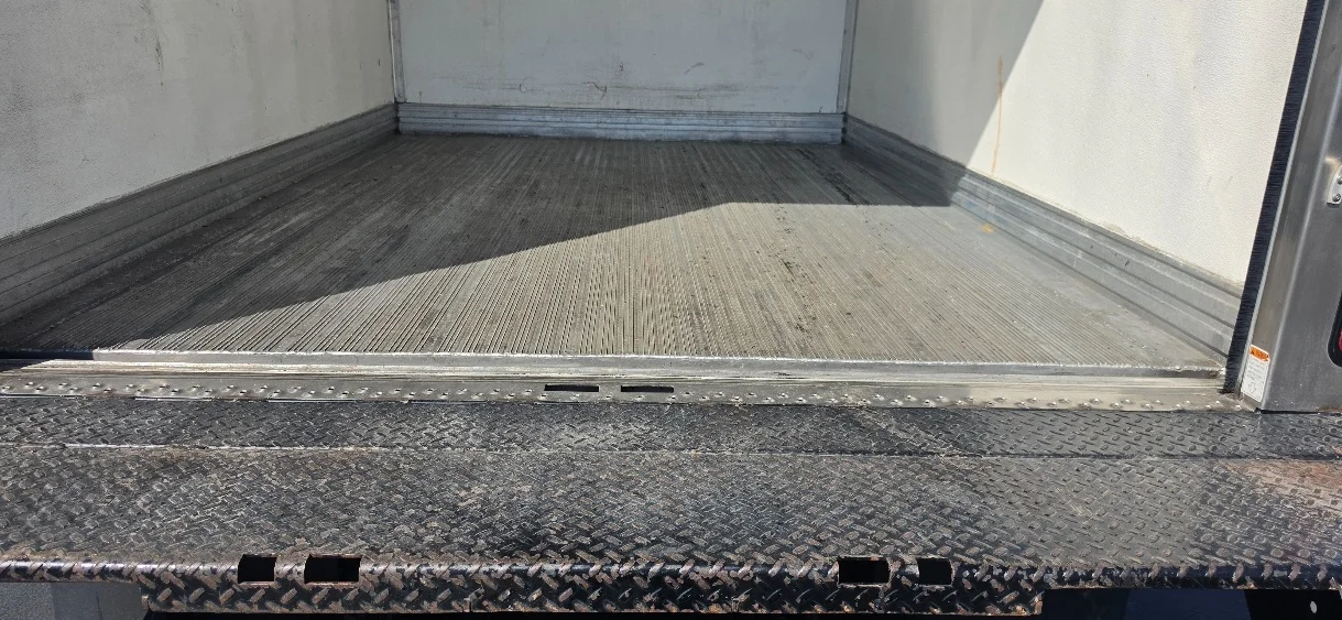 2020 Hino 268 in Torrance, CA — photo 10