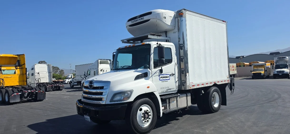 2020 Hino 268 in Torrance, CA — photo 3