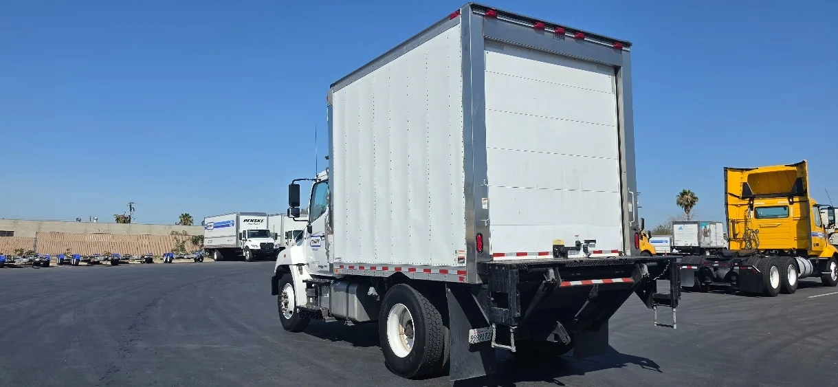 2020 Hino 268 in Torrance, CA — photo 6