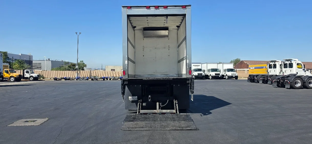 2020 Hino 268 in Torrance, CA — photo 9