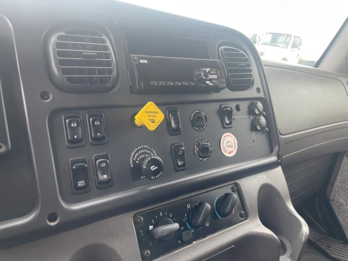 2017 Freightliner M2 106 - image 13