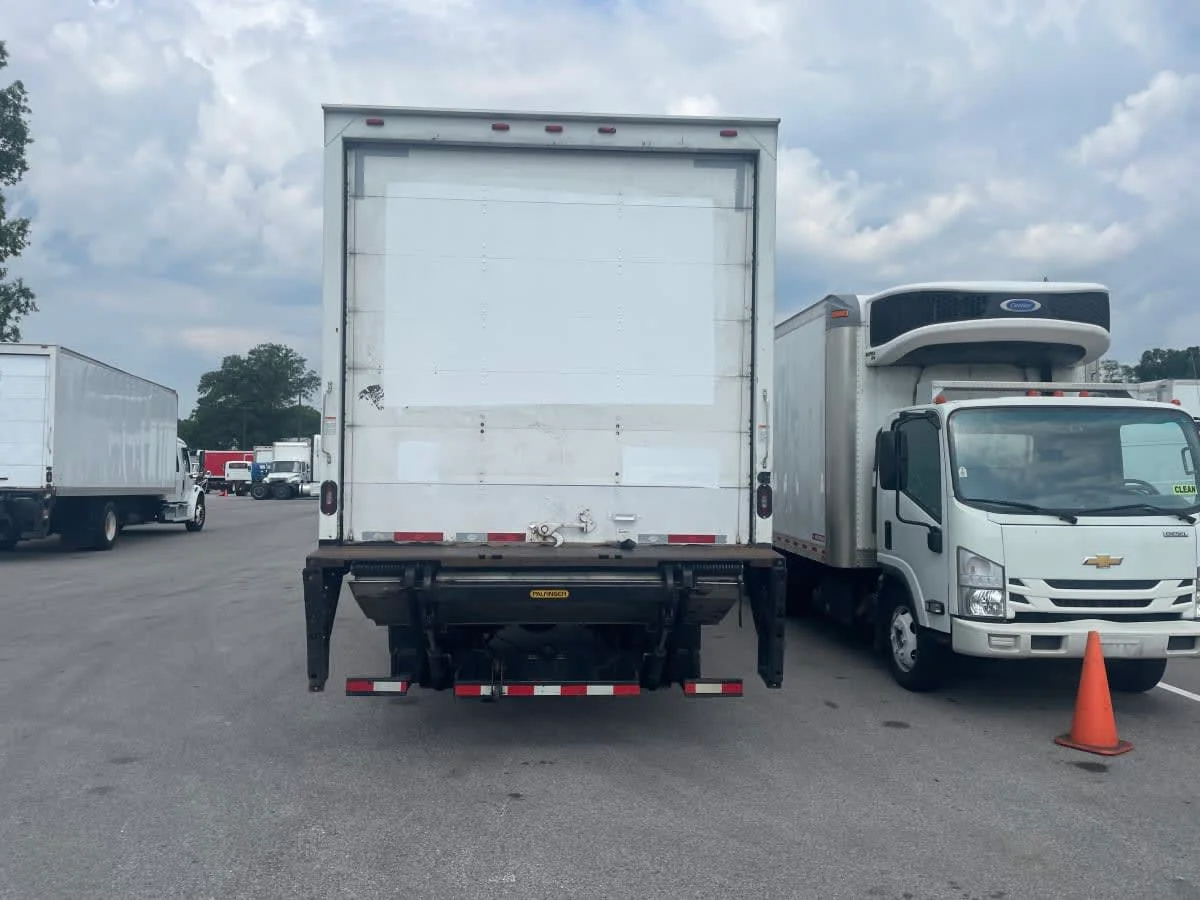 2017 Freightliner M2 106 - image 5
