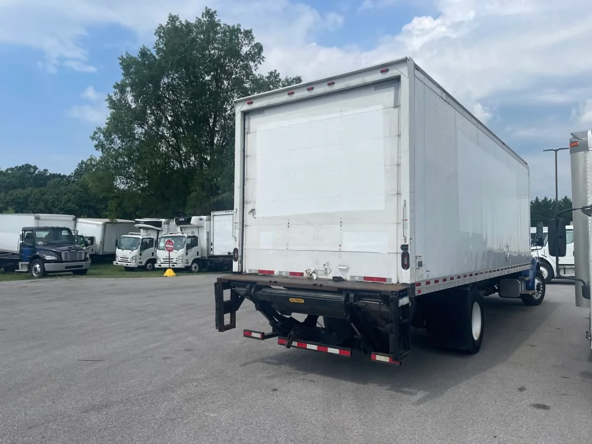 2017 Freightliner M2 106 - image 4